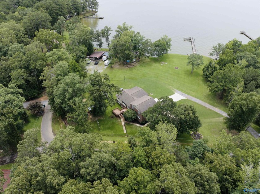 Rare opportunity on Weiss Lake! This beautifully updated 4BR/3BA - photo 32