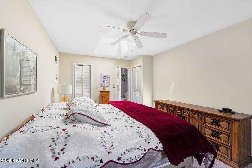 A true charmer in sought after Mapletree! Original owners are - photo 34