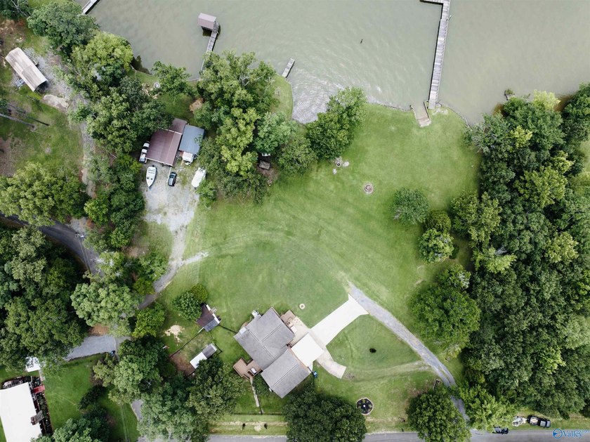 Rare opportunity on Weiss Lake! This beautifully updated 4BR/3BA - photo 35