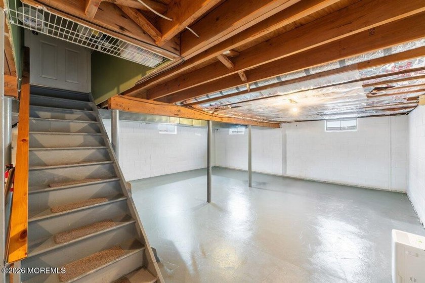 A true charmer in sought after Mapletree! Original owners are - photo 36