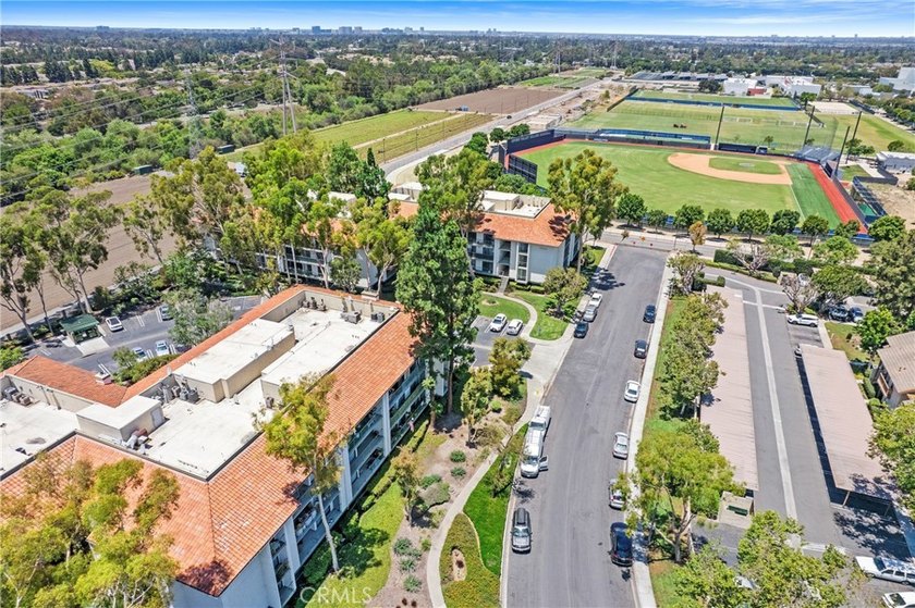 Welcome to Orange Tree Terrace, one of Irvine's most - photo 4