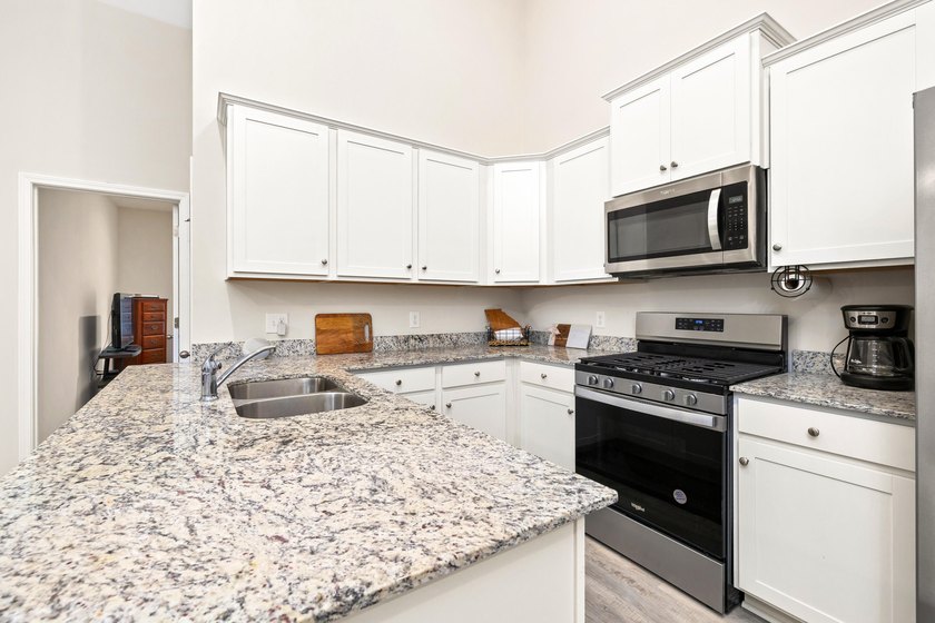 Must-see Victoria II in Stillpointe! This beautiful ranch-style - photo 14