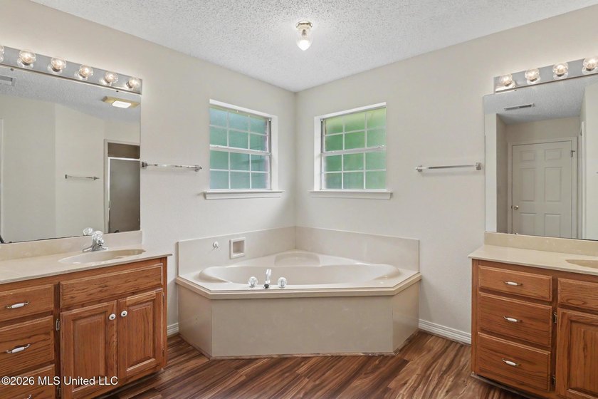Enjoy peaceful country living with the confidence of major - photo 15