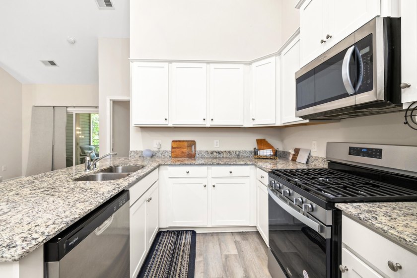 Must-see Victoria II in Stillpointe! This beautiful ranch-style - photo 15
