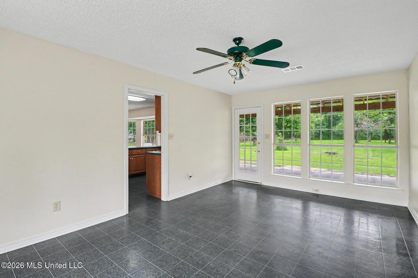 Enjoy peaceful country living with the confidence of major - photo 17