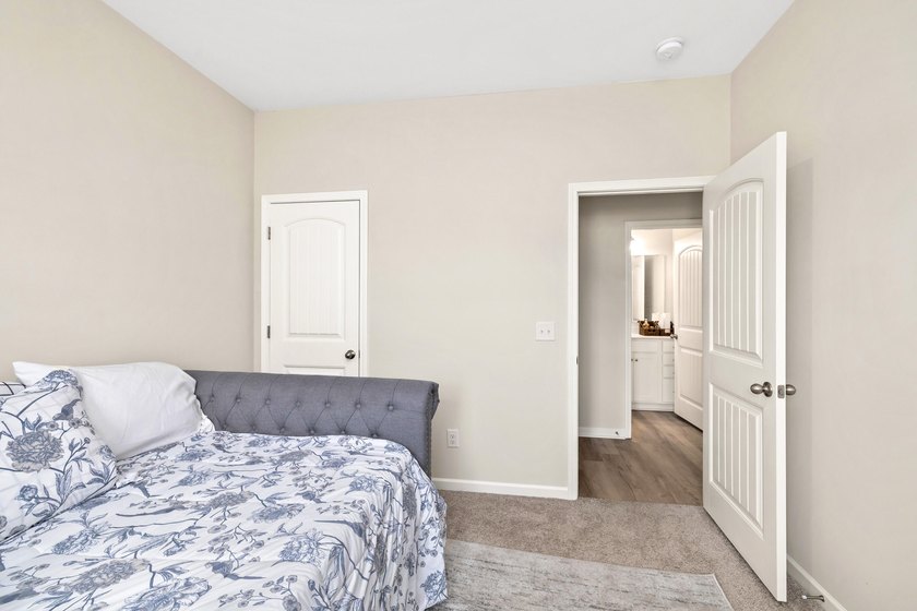 Must-see Victoria II in Stillpointe! This beautiful ranch-style - photo 18