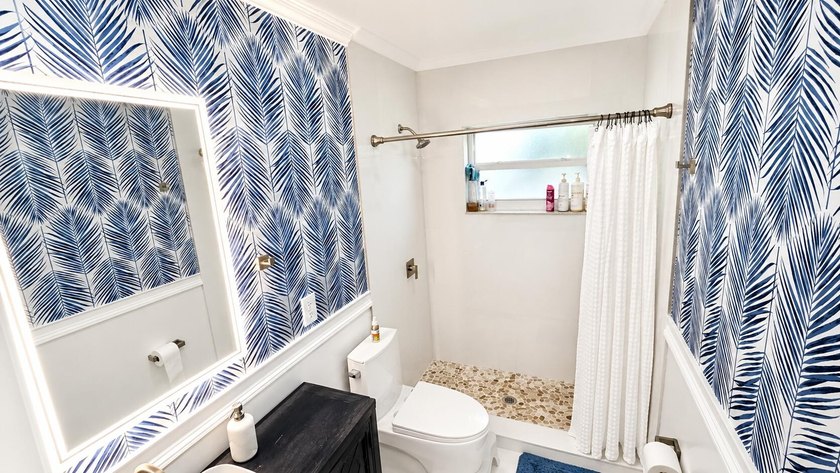 Welcome home to this beautifully upgraded villa in a peaceful - photo 5