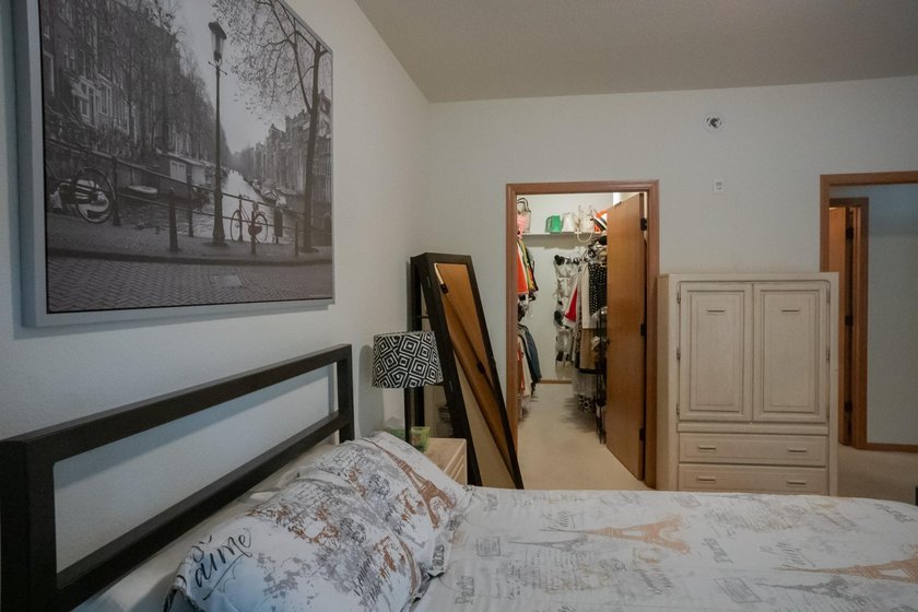 Welcome to Creekside in Edina, where upscale, maintenance-free - photo 17
