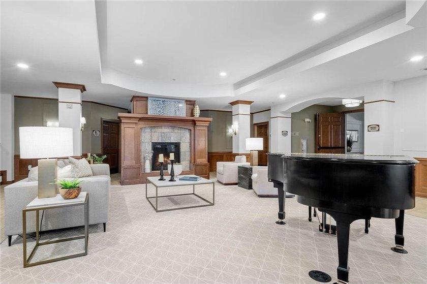 Welcome to Creekside in Edina, where upscale, maintenance-free - photo 19