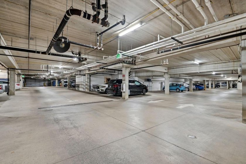 Welcome to Creekside in Edina, where upscale, maintenance-free - photo 31