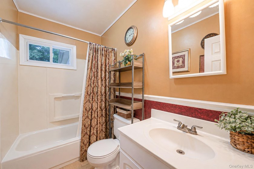 Welcome to this charming, well-maintained 2-bedroom, 1-bath - photo 13
