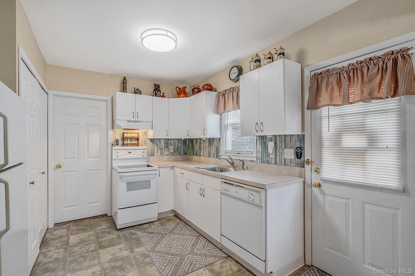 Welcome to this charming, well-maintained 2-bedroom, 1-bath - photo 14