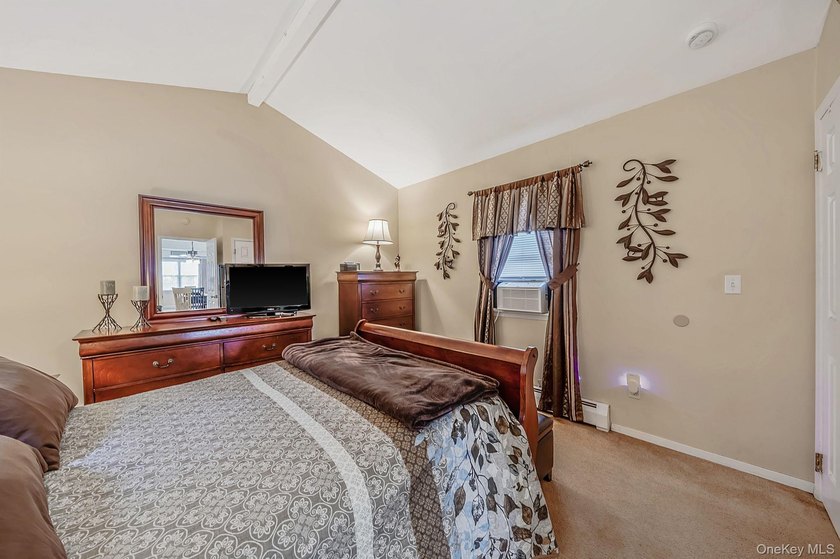 Welcome to this charming, well-maintained 2-bedroom, 1-bath - photo 21