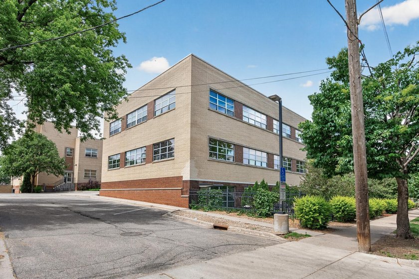 Welcome to charming 111 E Franklin Ave #109 only available due - photo 21