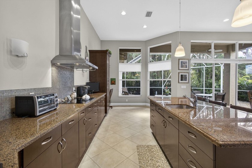 Great home, built in 2006, located in the most sought-after - photo 15