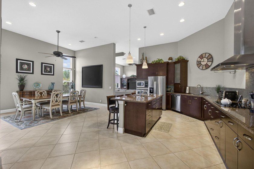 Great home, built in 2006, located in the most sought-after - photo 17
