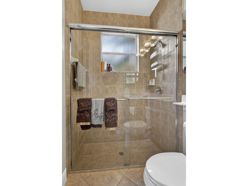 Great home, built in 2006, located in the most sought-after - photo 33