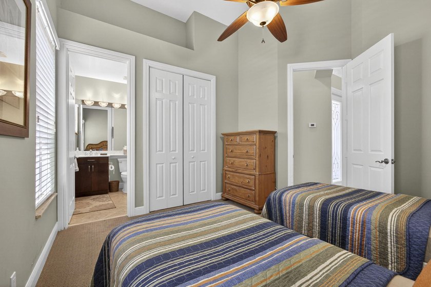 Great home, built in 2006, located in the most sought-after - photo 35
