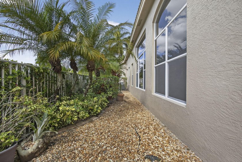 Great home, built in 2006, located in the most sought-after - photo 45