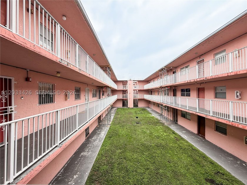 Well-maintained and spacious 2-bedroom, 2-bathroom condo located - photo 3