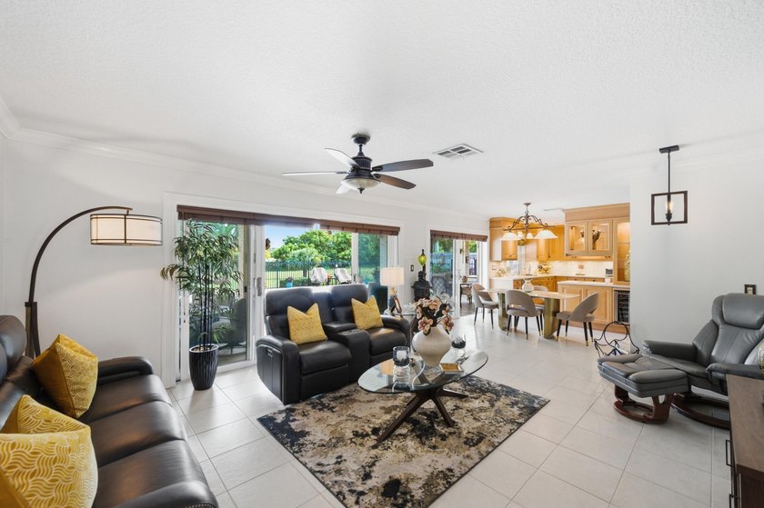 Beautifully maintained three bedroom, two bathroom With option - photo 7