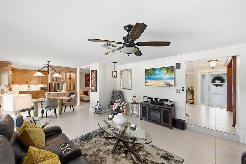 Beautifully maintained three bedroom, two bathroom With option - photo 8