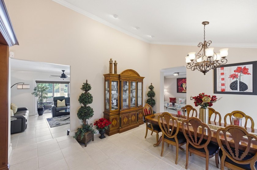 Beautifully maintained three bedroom, two bathroom With option - photo 9