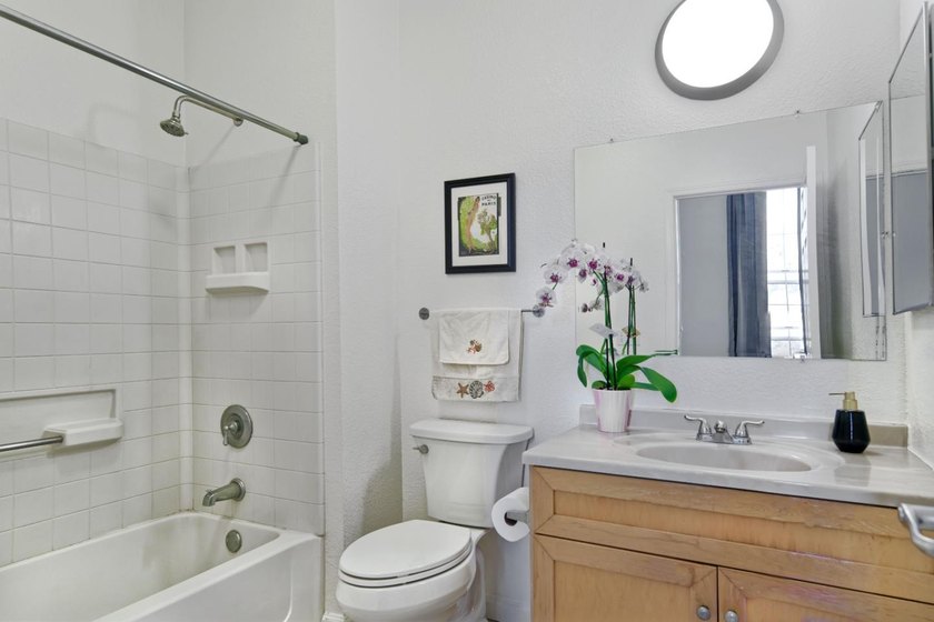 Move-In Ready! Immaculate &amp; Inviting. Don't miss one-of-the-best - photo 15