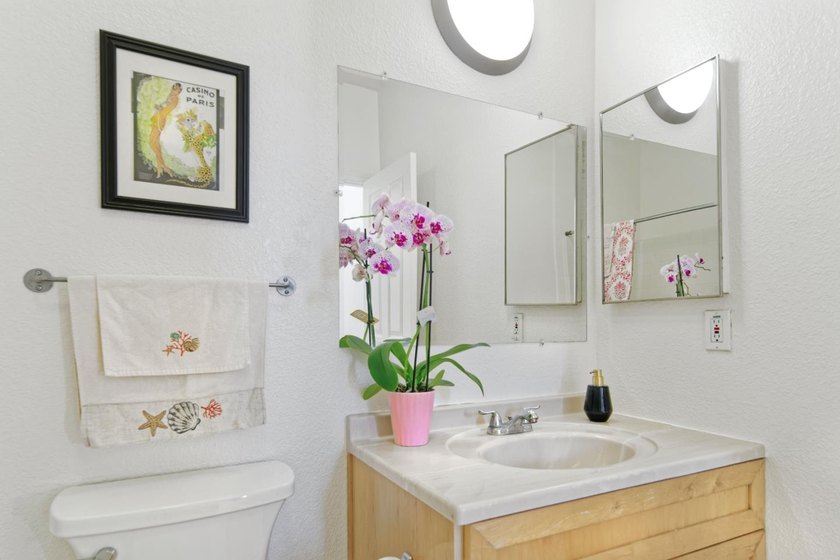 Move-In Ready! Immaculate &amp; Inviting. Don't miss one-of-the-best - photo 17
