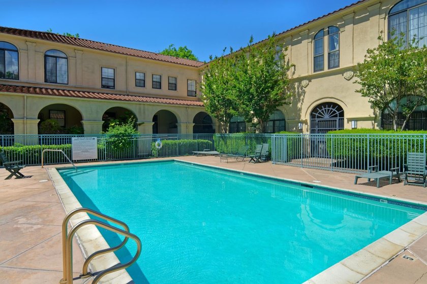Move-In Ready! Immaculate &amp; Inviting. Don't miss one-of-the-best - photo 21