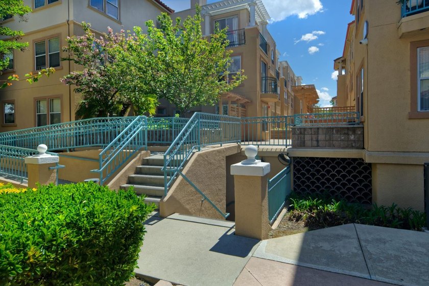 Move-In Ready! Immaculate &amp; Inviting. Don't miss one-of-the-best - photo 25