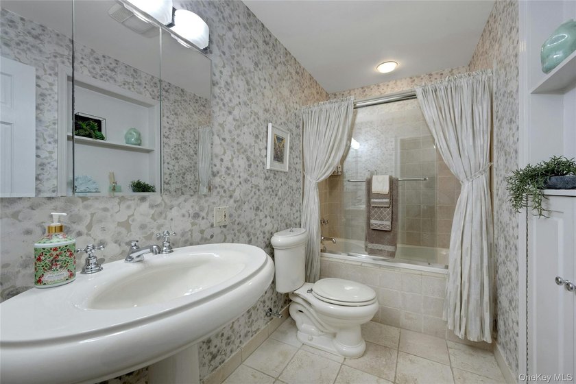 Welcome to this breathtaking and masterfully renovated home - photo 26