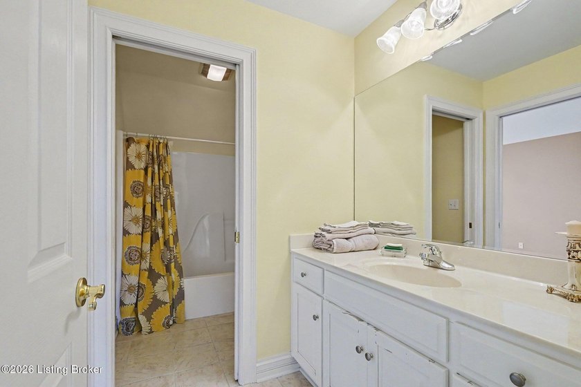 Over 5300 Sq. Ft Deville Custom 2 Story Home*One Owner*5 - photo 30