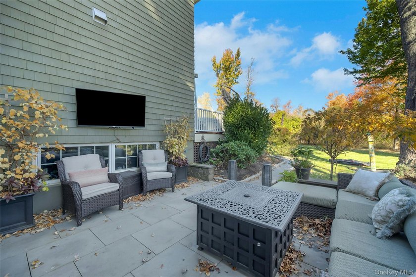 Welcome to this breathtaking and masterfully renovated home - photo 40