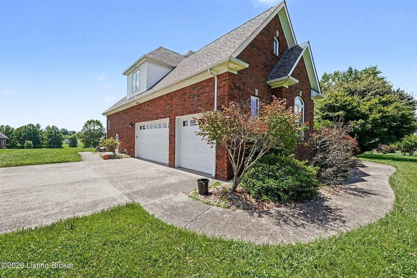 Over 5300 Sq. Ft Deville Custom 2 Story Home*One Owner*5 - photo 42