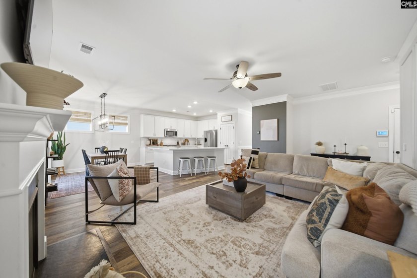 This Blythewood beauty in Autumn Pond is giving move-in ready - photo 2