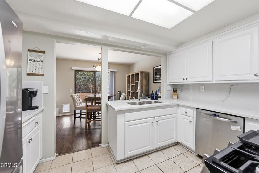 Charming La Ventana Townhome! Beautifully Maintained 3 Bedroom - photo 9