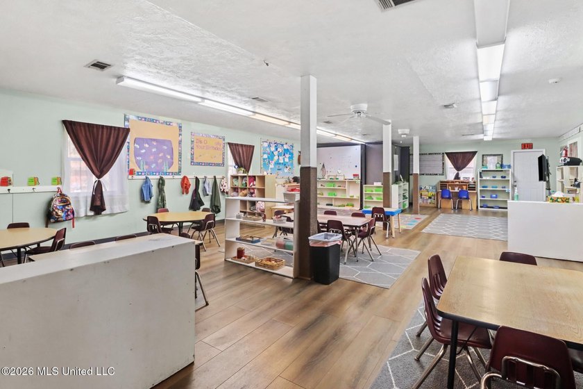 Welcome to this well-maintained approximately 3,000 square foot - photo 13