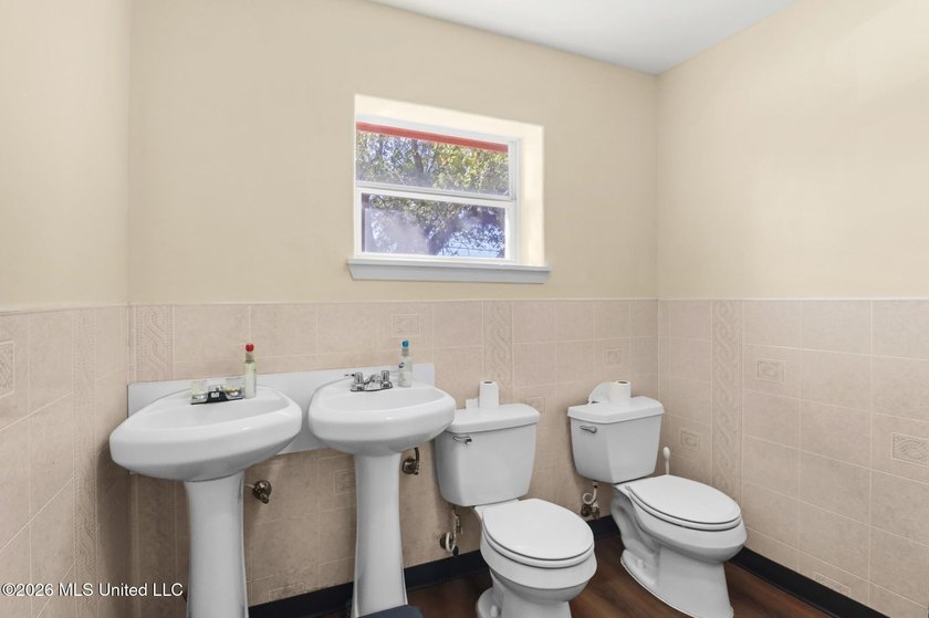 Welcome to this well-maintained approximately 3,000 square foot - photo 17
