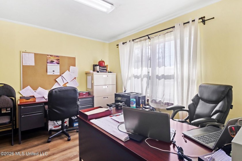 Welcome to this well-maintained approximately 3,000 square foot - photo 19