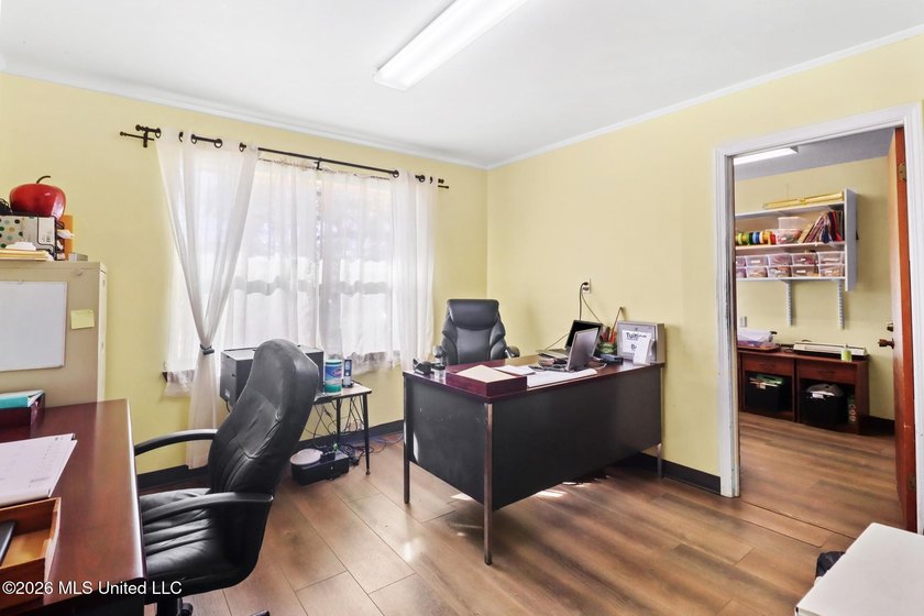 Welcome to this well-maintained approximately 3,000 square foot - photo 20