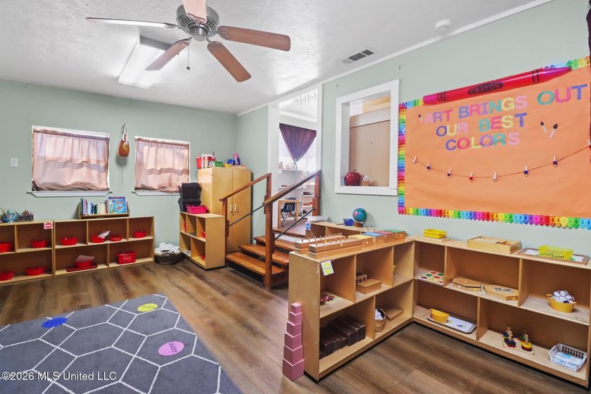 Welcome to this well-maintained approximately 3,000 square foot - photo 22