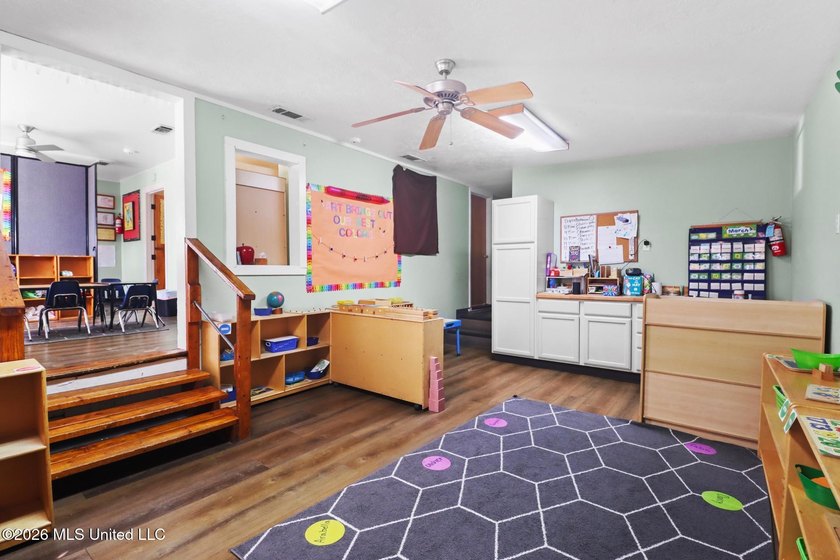 Welcome to this well-maintained approximately 3,000 square foot - photo 23
