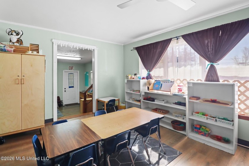 Welcome to this well-maintained approximately 3,000 square foot - photo 25