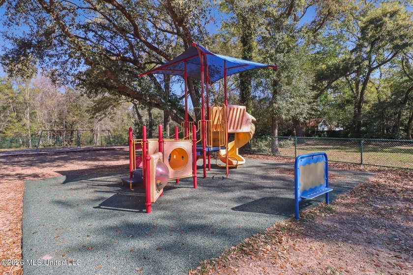 Welcome to this well-maintained approximately 3,000 square foot - photo 27
