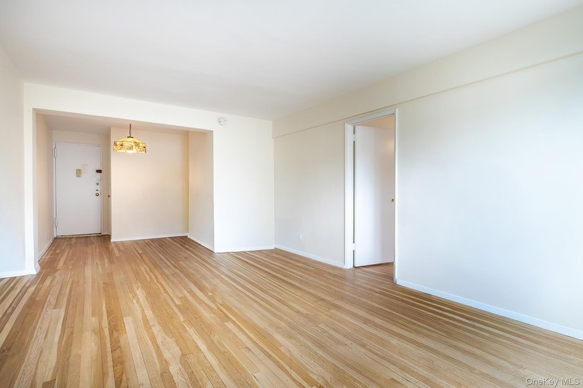 **ACCEPTED OFFER** Spacious and bright 2 bedroom conveniently - photo 7