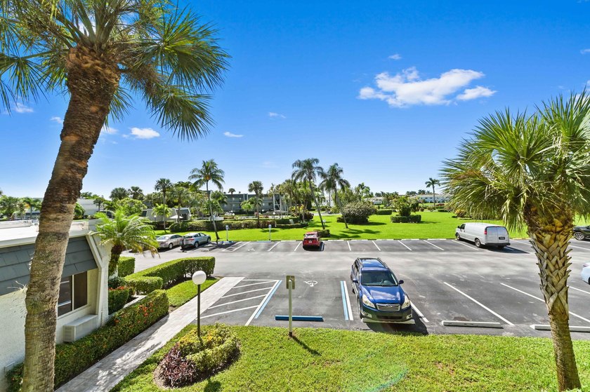 This beautiful condo presents an incredible opportunity for a - photo 27