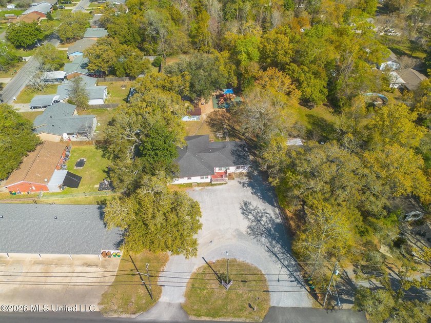 Welcome to this well-maintained approximately 3,000 square foot - photo 30