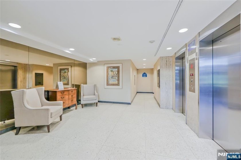 Welcome to The Pembroke, a luxury full-service building just - photo 33