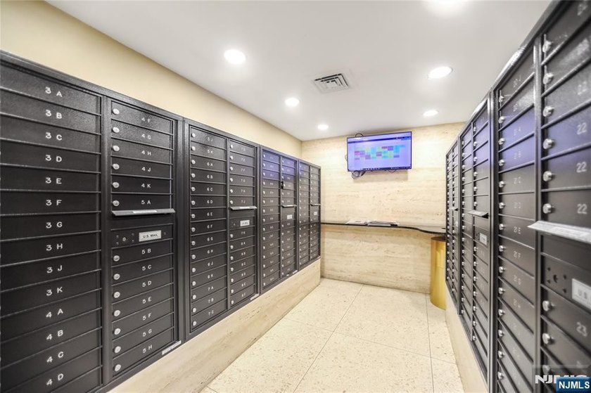 Welcome to The Pembroke, a luxury full-service building just - photo 35